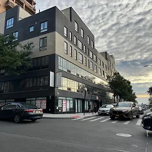 Regal & Laguardia Hotel