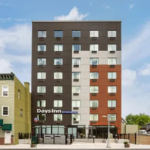 Days By Wyndham Staten Island Hotel