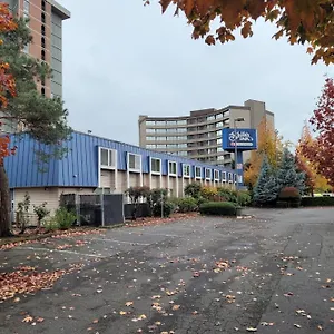District By Oyo Convention Center 3*, Portland United States
